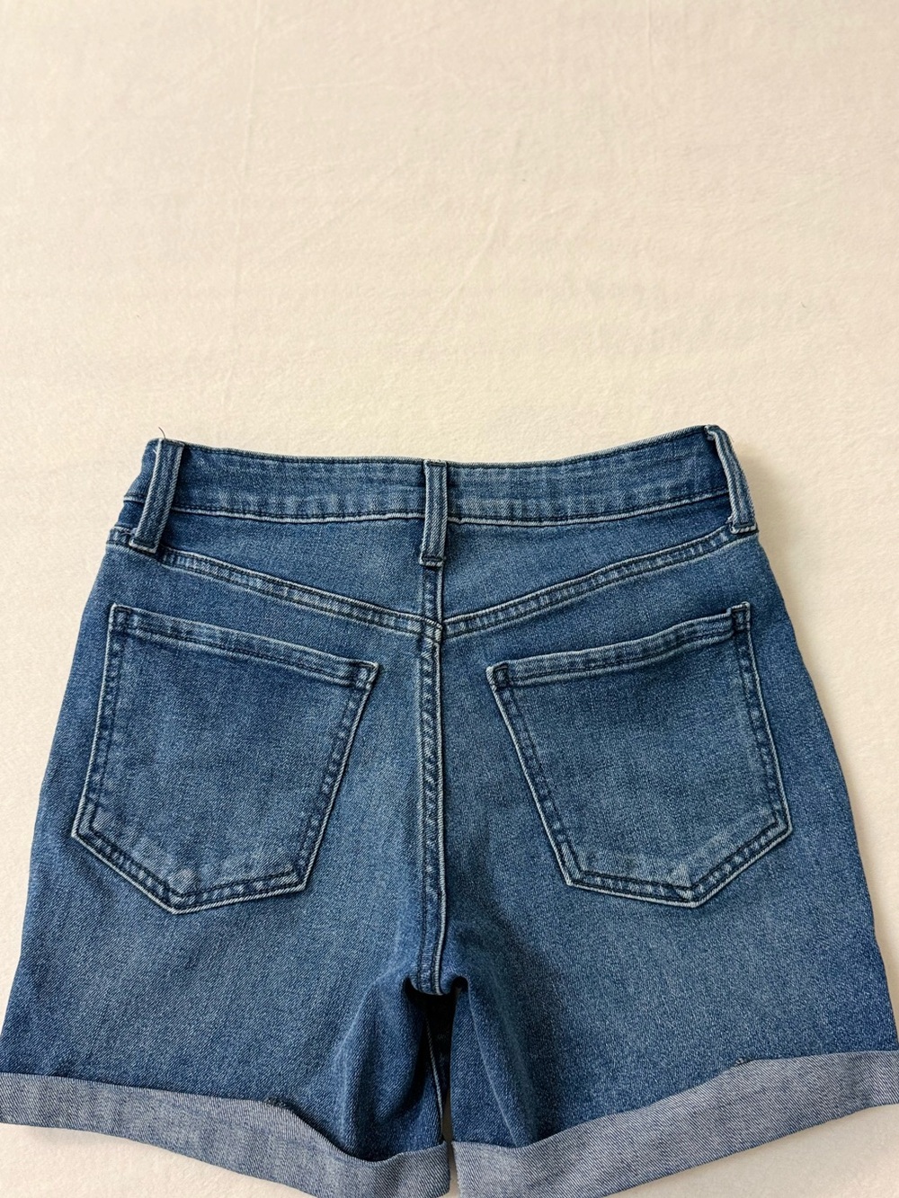 Old Navy High-Rise WOW Cuffed Jean Shorts Medium Wash Size 0